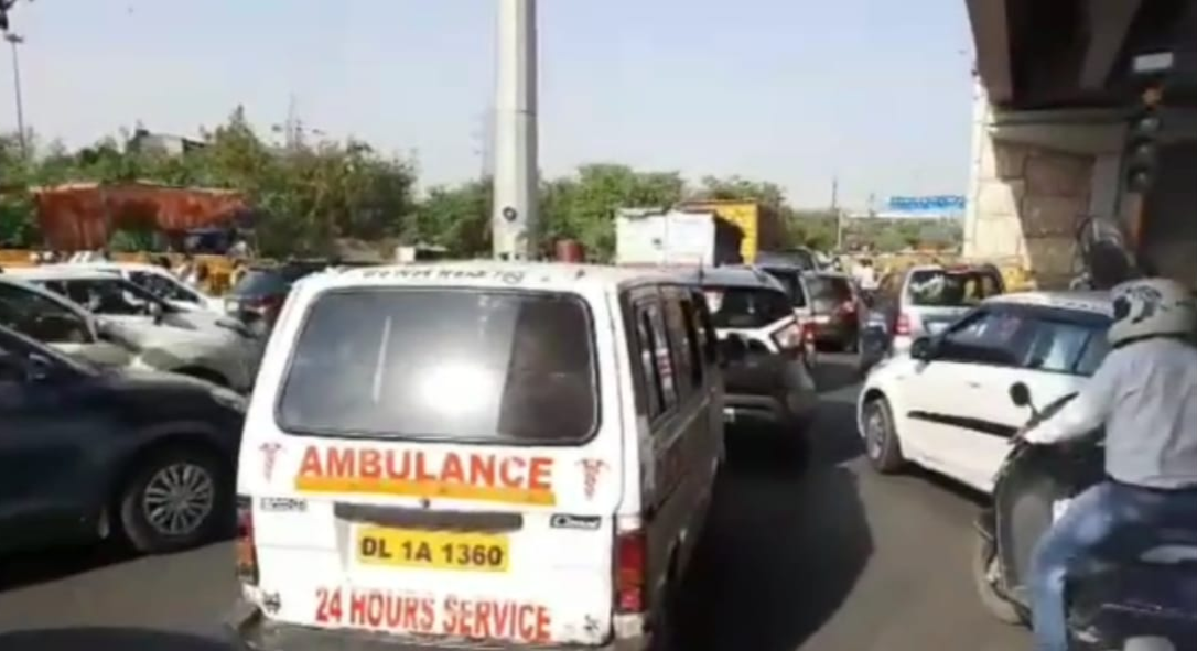 Long jam at Delhi-Ghaziabad border after sealed border