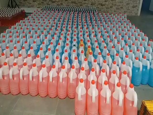 women-of-self-help-group-making-sanitizer-in-chhattisgarh