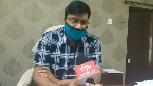 सोशल डिस्टेंसिंग पालन  भीलवाड़ा में सरकारी कार्यालय  गहलोत सरकार की गाइ़डलाइन  bhilwara news  government guidelines  lockdown 4.0 guideline  social distancing adherence  government office in bhilwara