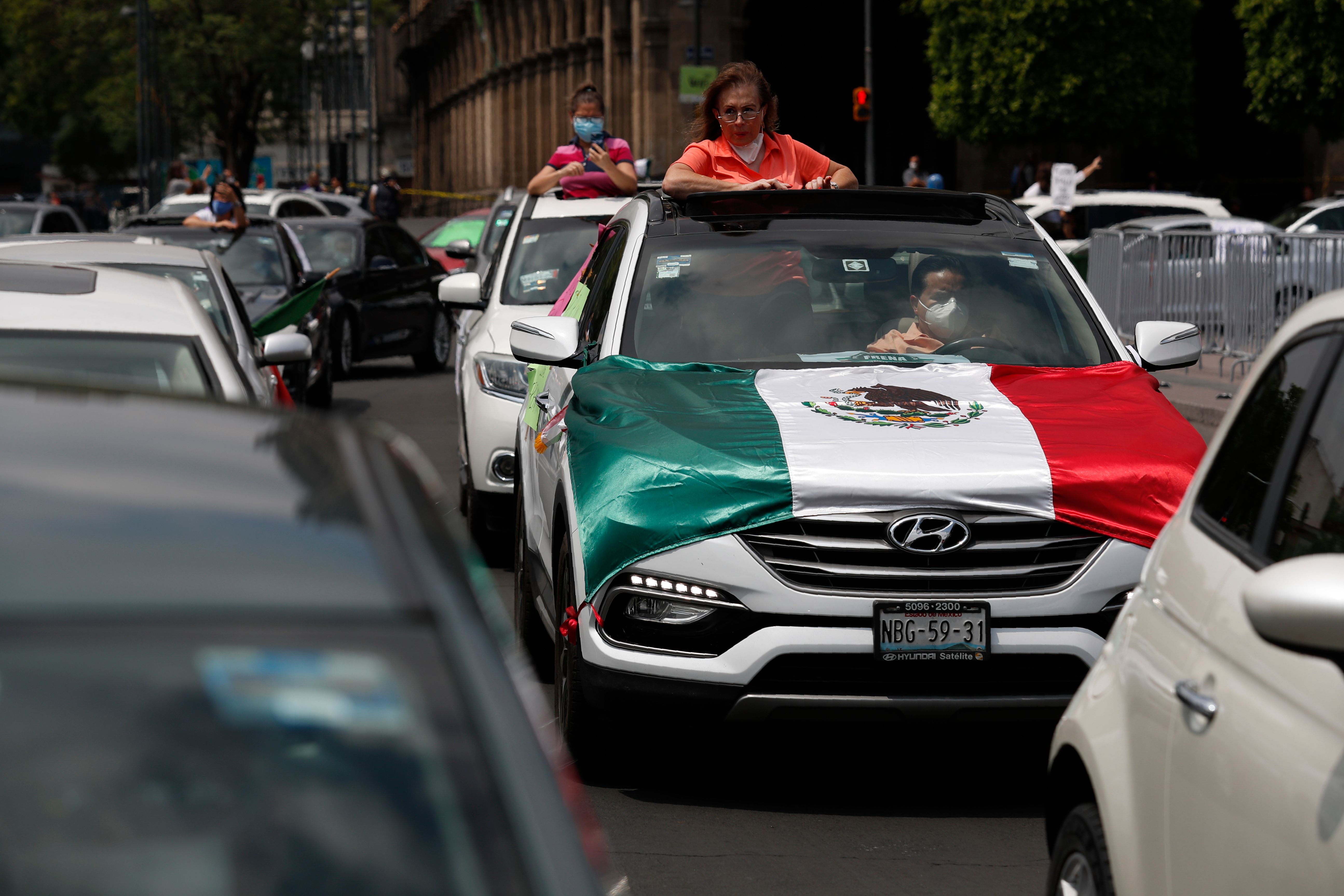 Citizens of Macsikas arrived in hundreds of cars