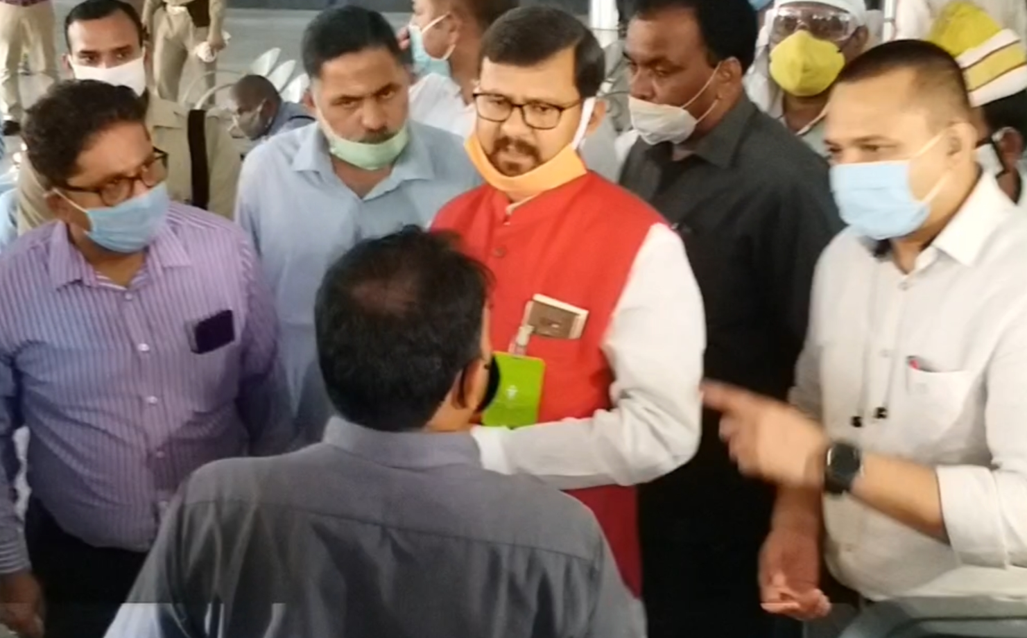 ashok kataria inspected kaiserbagh bus station