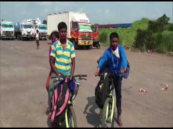 Migrant sells wife's Mangalsutra to purchase bicycles, pedals from Bengaluru to Cuttack