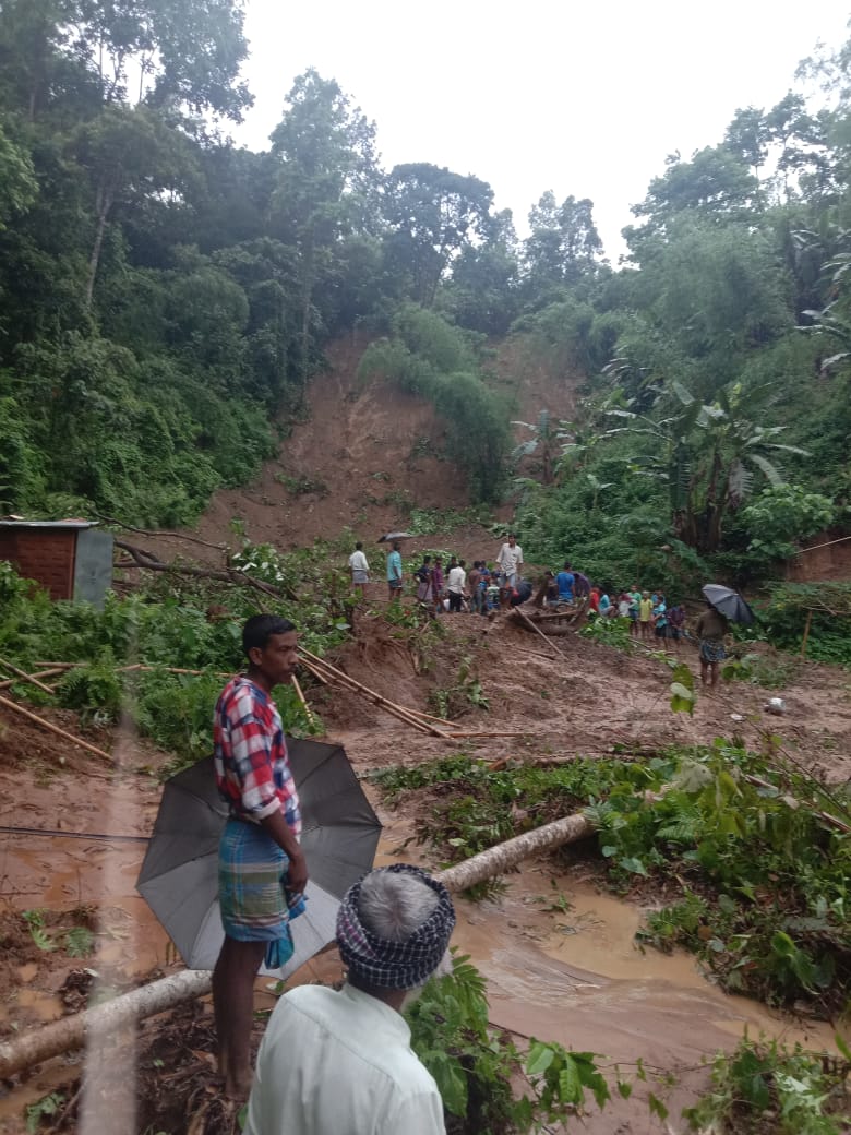 প্ৰাণ হেৰুৱালে একে পৰিয়ালৰে 5 সদস্যই