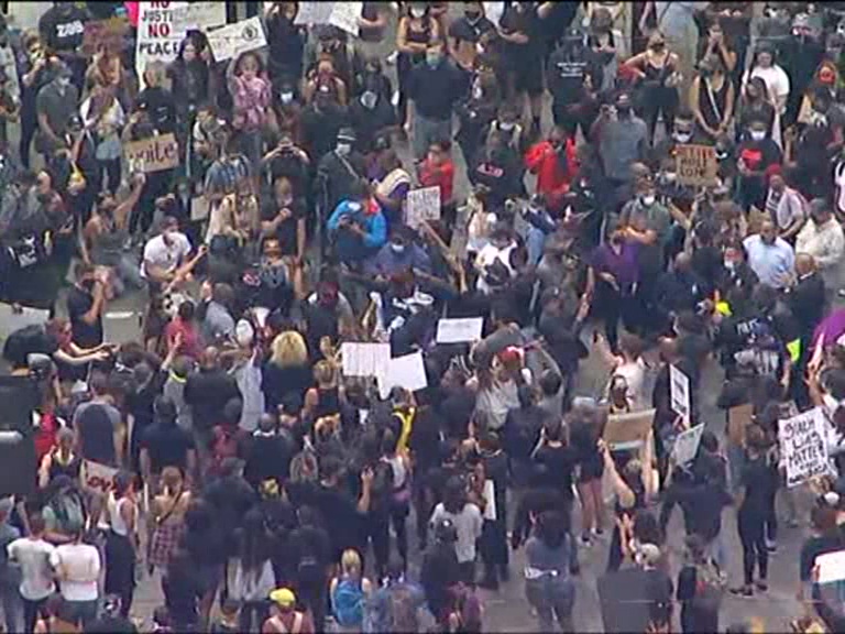 Tens of Thousands of Houstonians march to pay tribute to George Floyd