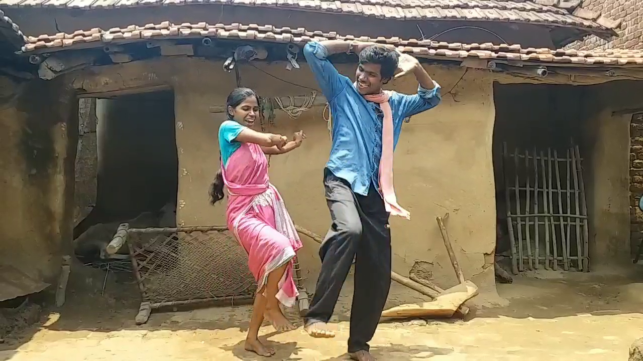 Dance of young man of Dhanbad on tiktok, dance of brother-sister of Dhanbad on social media, dance video viral of brother and sister, टिक टॉक पर धनबाद के युवक का डांस, सोशल मीडिया पर धनबाद के भाई-बहन का डांस, धनबाद के भाई-बहन का डांस वायरल