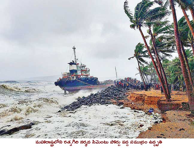 maharashtra cyclone nisarga photos