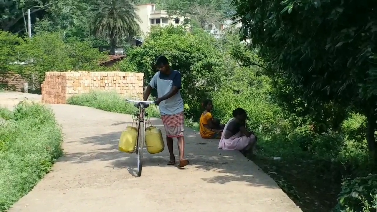 Drinking water problem in Durga Toli village sahibganj, water problem in sahibganj, trouble due to lack of water in Sahibganj, साहिबगंज में पेयजल की समस्या, साहिबगंज में पानी की समस्या, साहिबगंज में पानी नहीं मिलने से परेशानी