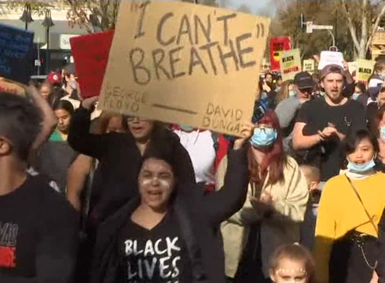 Protesters defy Sidney curfew to march for Floyd I