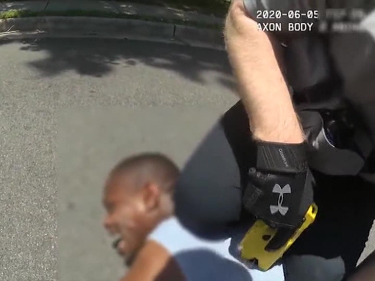 Virginia officer charged in use of stun gun on black man