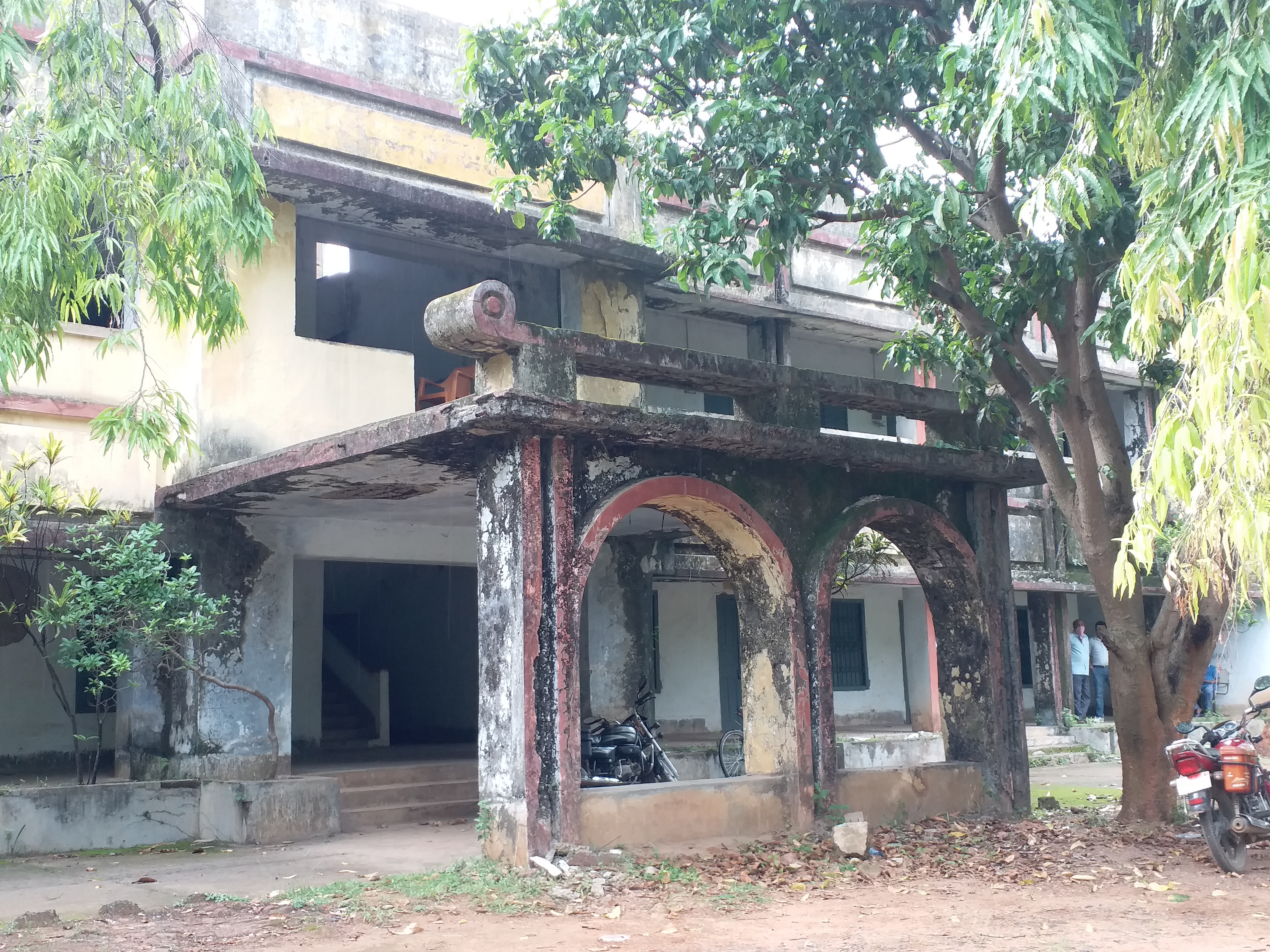 Government office running in many Shabby buildings in dumka