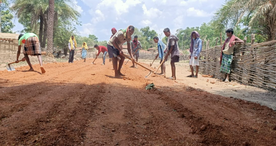 rajnandgaon villagers constructed road