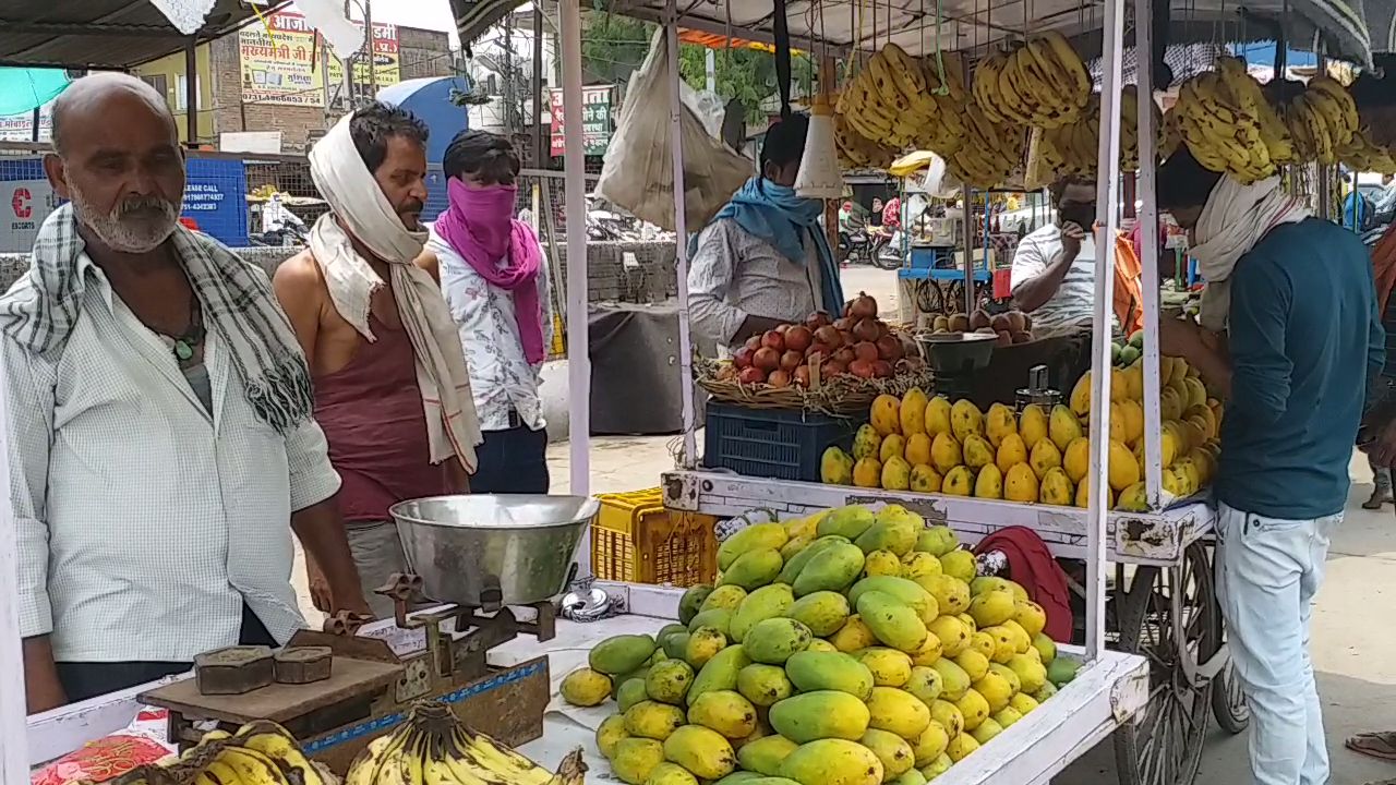 Drivers set up fruit shop