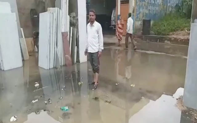 water filled in colony of Pratapgarh, प्रतापगढ़ न्यूज