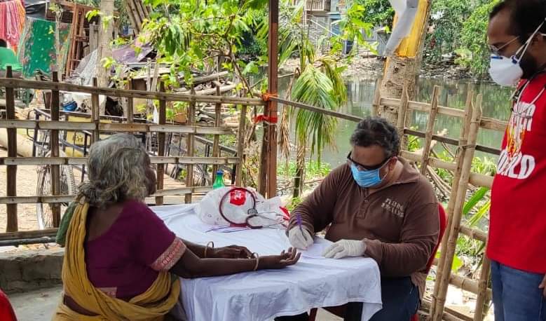 Doctor-filmmaker Kamleshwar Mukherjee goes back to treating patients affected by Amphan after ages