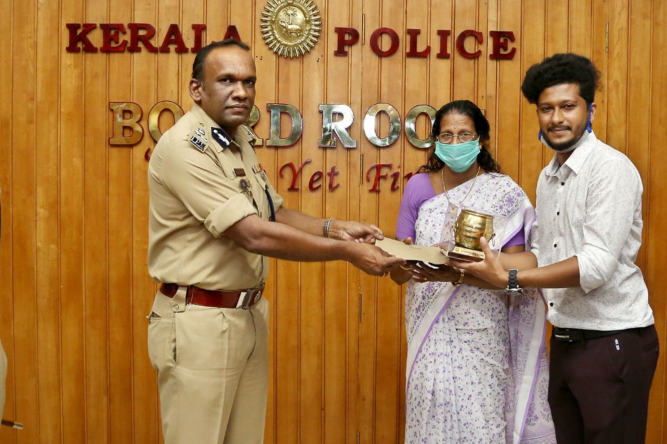 kerala police  kerala police mobile app  manoj abraham adgp  thiruvanathapuram