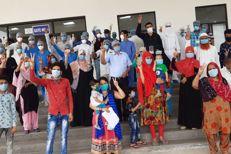 22-patients-including-4-young-children-returned-home-from-ratlam-medical-college