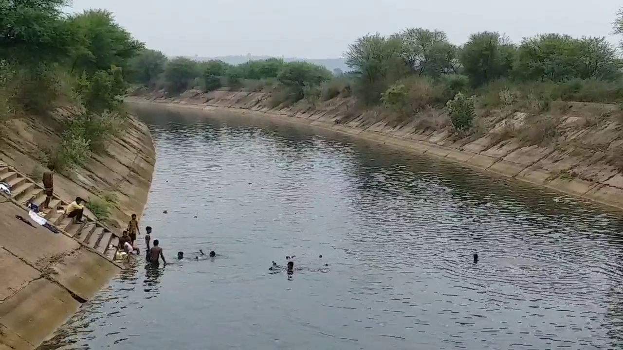 Crowd on the canal during lockdown