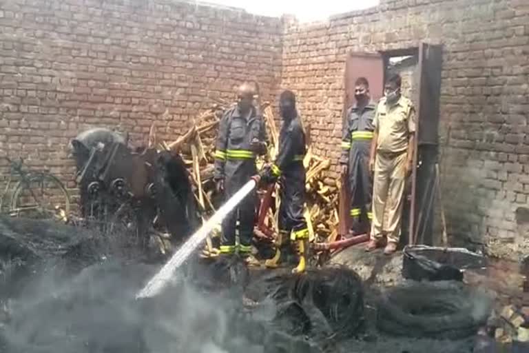 fire in tire factory in aligarh