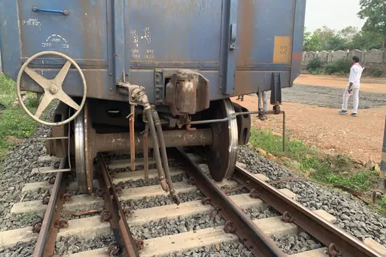 derailed goods train in nekkonda