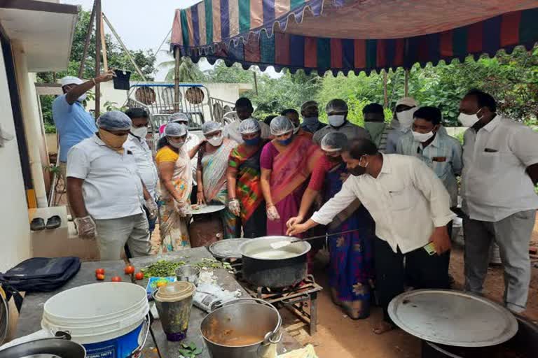 yellandu mla hari priya, food to covid patients 