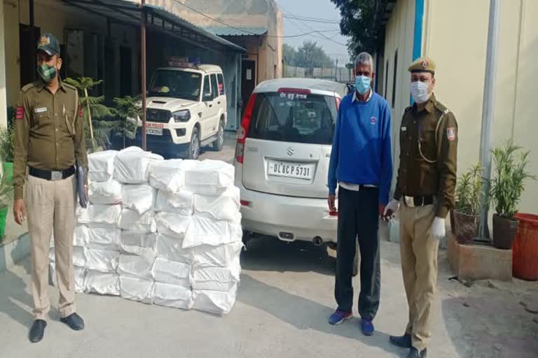  smuggler arrested with 24 cartoon liquor in in dwarka