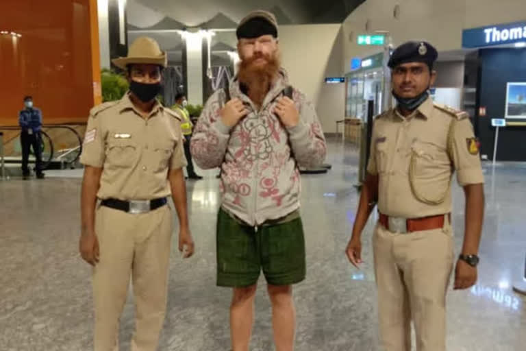 Bengaluru police sent a mentally ill foreigner to his home മാനസികരോഗിയായ വിദേശി ബെംഗളൂരു പൊലീസ് സമ്പംഗിറാം സിറ്റി പൊലീസ് foreigner to his home Bengaluru police