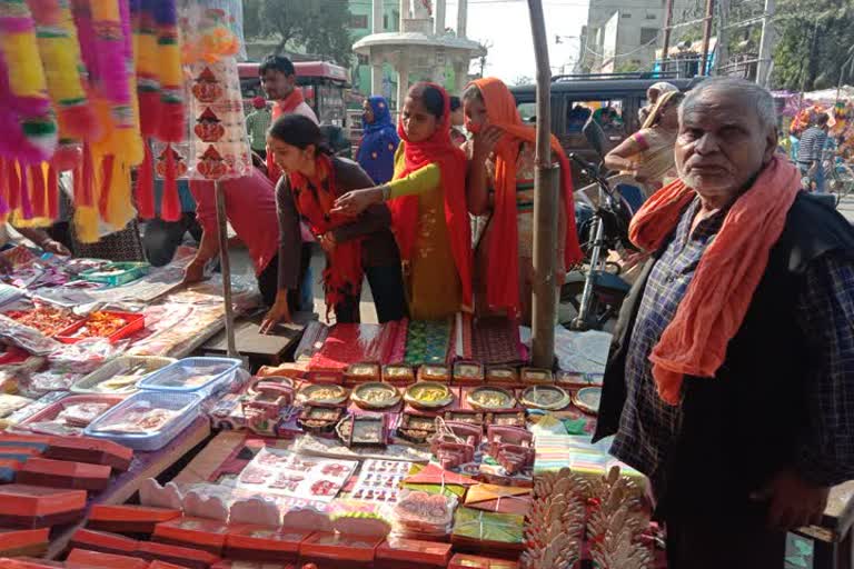 crowds in markets on dhanteras festival