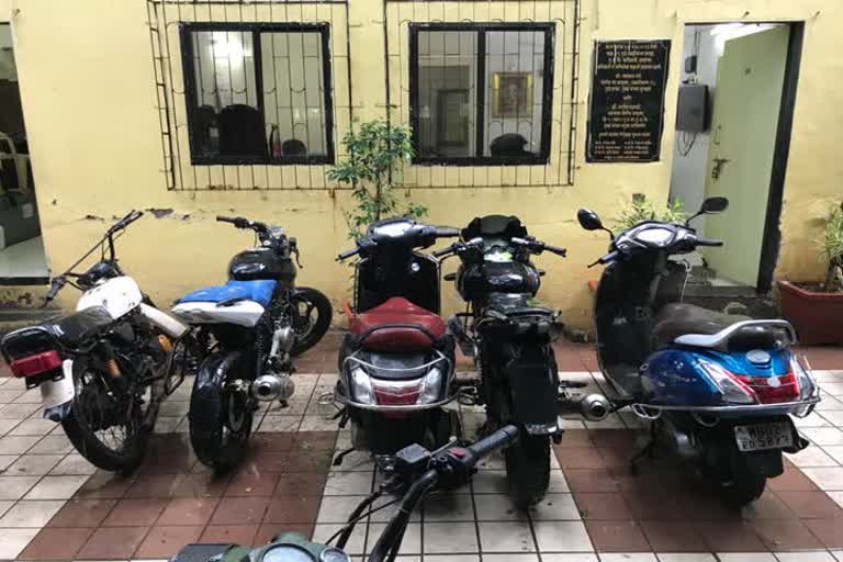 Police arrest two wheeler theft gang