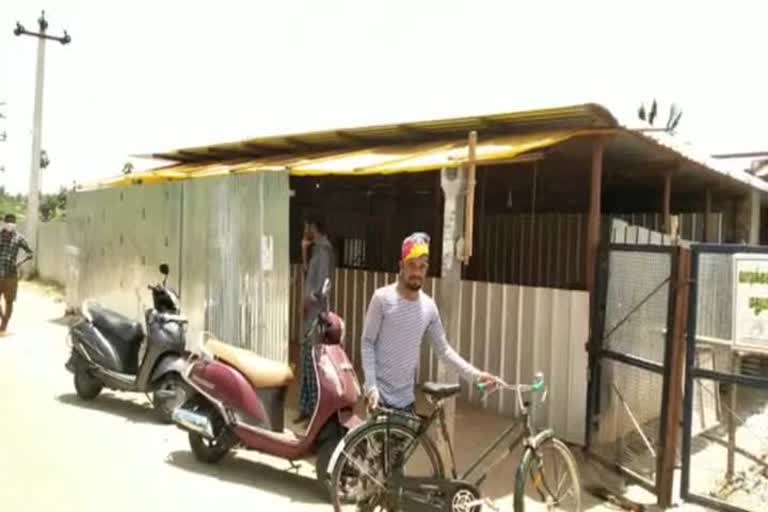 Liquor bottles were confiscated for selling liquor illegally in Tirupur