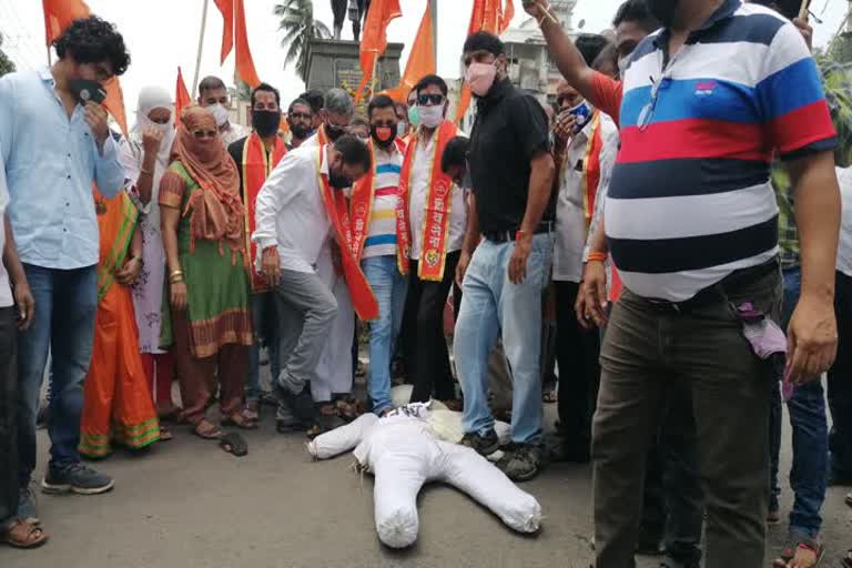 alibaug shivsena protests against karnatak government for chhatrapati shivaji maharaj statue