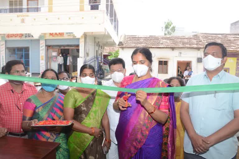 mla padma devendar reddy, manjeera rural mart 