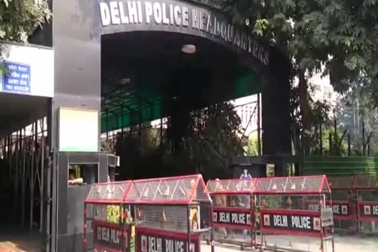 Delhi Metro Police arrested two professional thieves