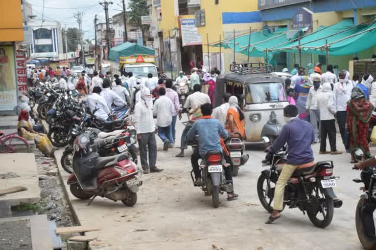 rush in hongoli market 