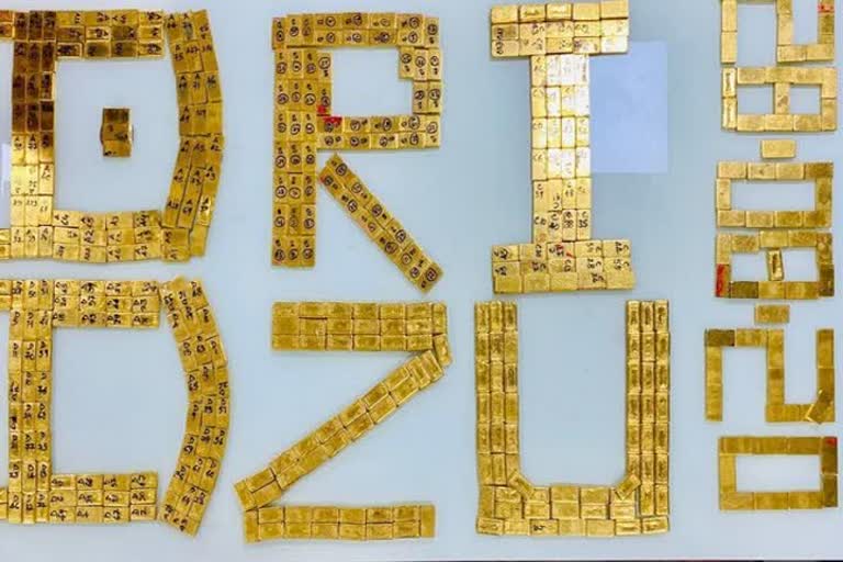 504 smuggled gold bars seized at New Delhi Railway Station, 8 arrested