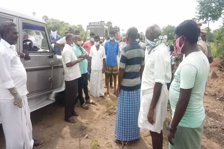 Public road blockade for drinking water problem in Dharmapuri