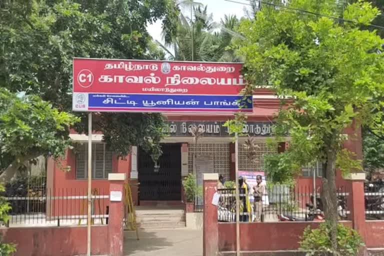 காவல் நிலையம் மூடல்