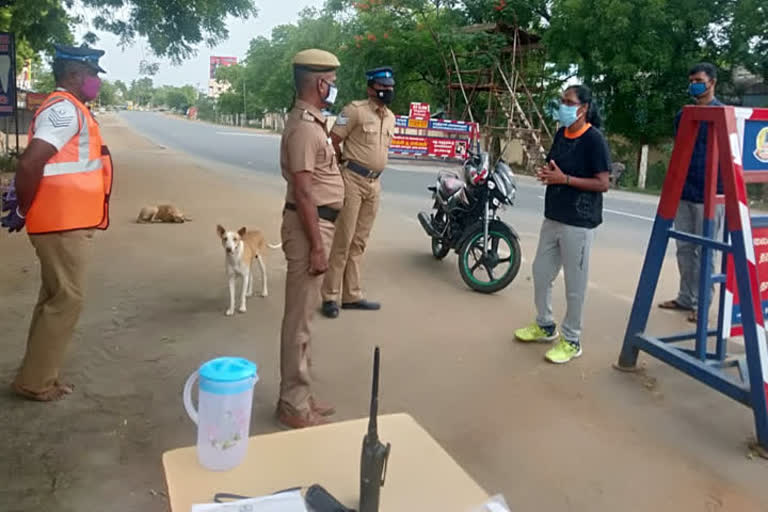 கரோனா ஊரடங்கு :  சைக்கிளில் சென்று ஆய்வு மேற்கொண்ட டிஐஜி !