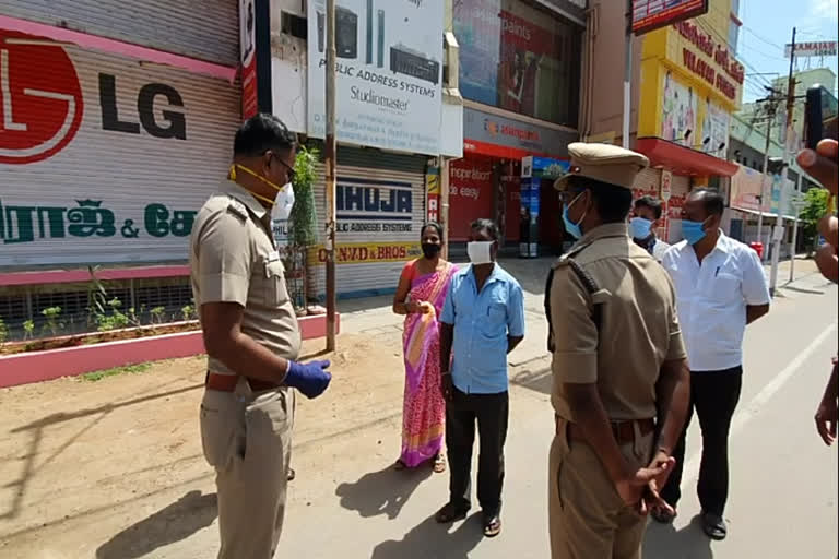 ASP helps Couple who stranded in vehicle without petrol in thoothukudi