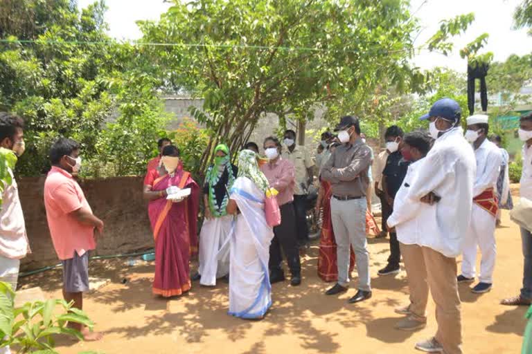 మహబూబాబాద్​లో ఇంటింటి సర్వే, గ్రామాల్లో ఇంటింటి సర్వే