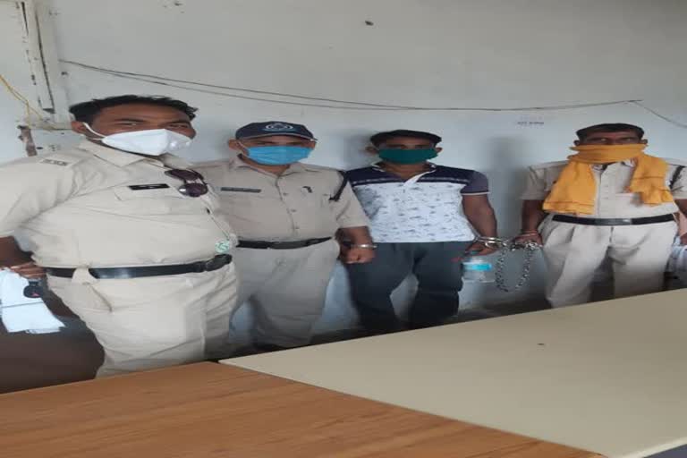 accused arrested with indigenous katta and two live rounds in shivpuri