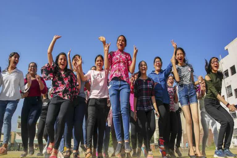 girls outshone boys in CBSE finals