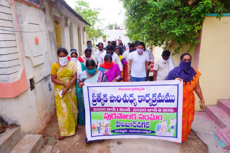 'పరిసరాలను సైతం ఇళ్ళలాగా శుభ్రంగా ఉంచుకోవాలి'