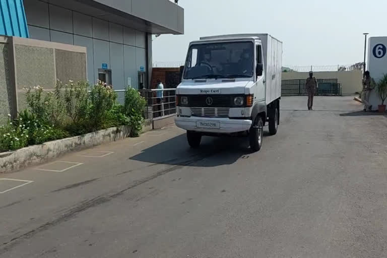 3 lakh covishield vaccines arrived in Chennai airport from mumbai covishield vaccines arrived covishield vaccines arrived in Chennai കൊവിഷീൽഡ് ചെന്നൈയിലെത്തിച്ചു 3 ലക്ഷം ഡോസ് കൊവിഷീൽഡ് മുംബൈയിൽ നിന്നും കൊവിഷീൽഡ്