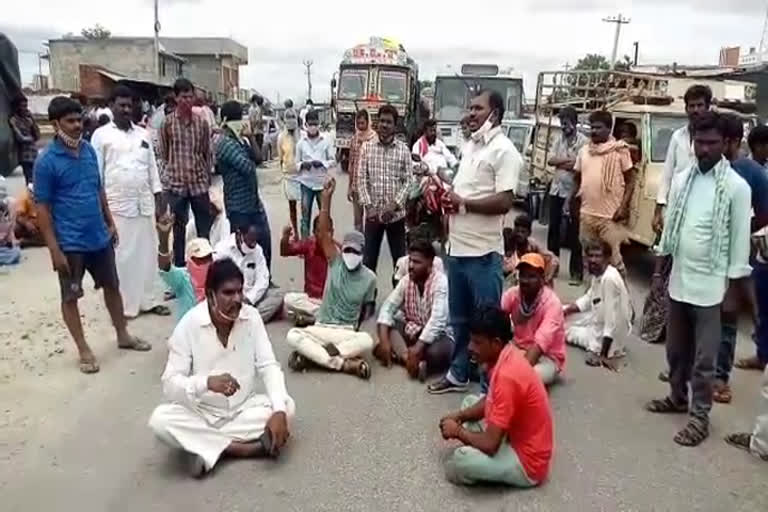 jakler farmers protest on national highway at narayanapeta district