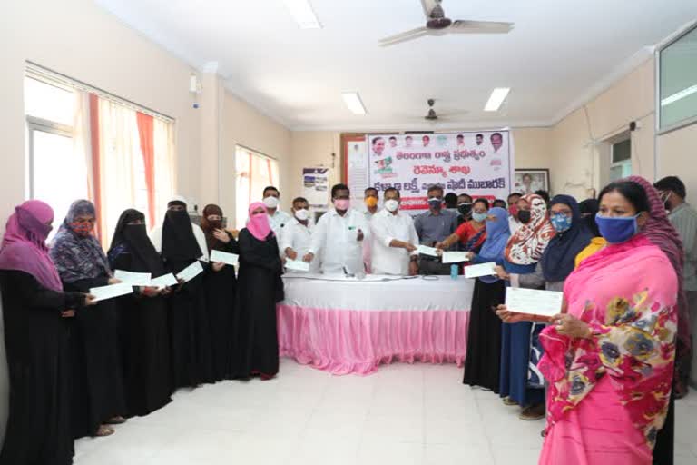 Uppal MLA Beti Subhash Reddy, Kalyana Lakshmi, Shadimubarak cheques