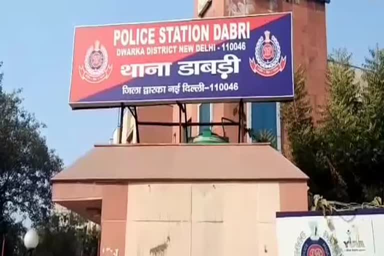 Dabri police arrested liquor smuggler with 5000 quarters