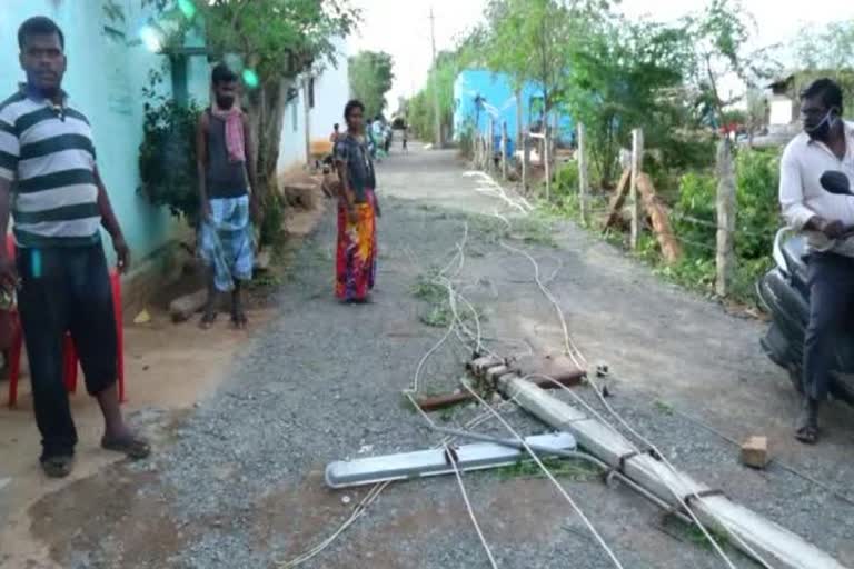 Villages damaged by strong winds in theni