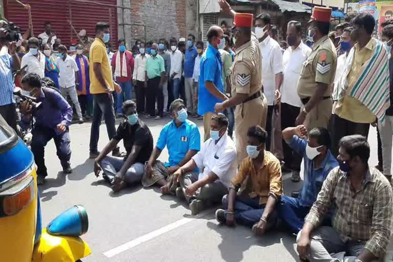 அரசு பள்ளிக்கு அருகே புது மதுபான கடைக்கு எதிர்ப்பு தெரிவித்து போராட்டம்