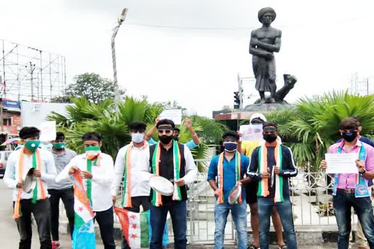 NSUI unique protest against UGC in Ranchi