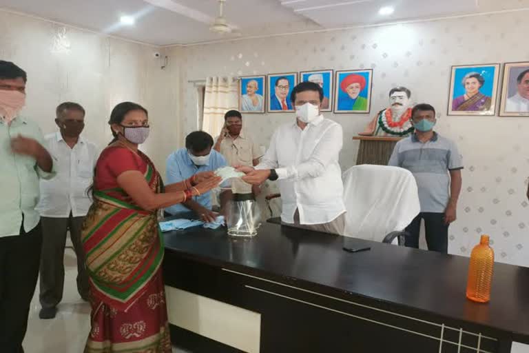 kalyana lakshmi, cmrf cheques distribution in manthani